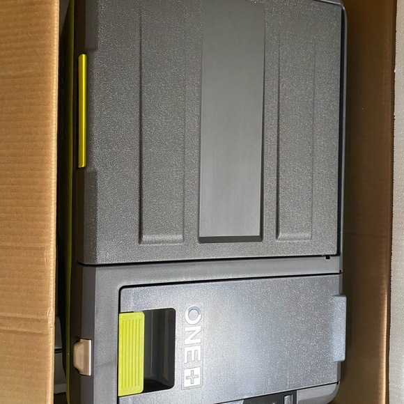 Hybrid Battery Powered Iceless Cooler
RYOBIONE+ 18V 24 Qt.Hybrid Battery Powered - Picture 9 of 15